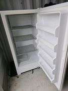 Frigidaire FFU14C3AW0 Commercial Freezer, 27x29x59, Serial WB23841238