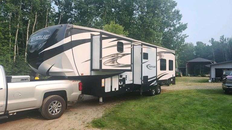 2017 Heartland Torque Fifth Wheel Trailer, 3 Slide-Outs, 17,000 GVWR, VIN: 55FCG392XJE355578