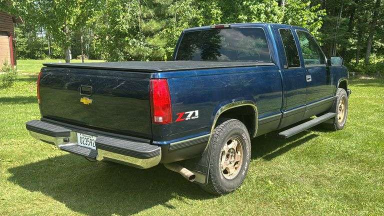 1997 Chevrolet Silverado 1500 Z71 Pickup, 197,136 Miles, 4WD, Blue