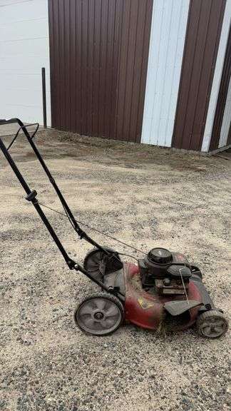 Yard Machines Push Lawn Mower, 21" Cutting Width, Briggs & Stratton 158cc Engine