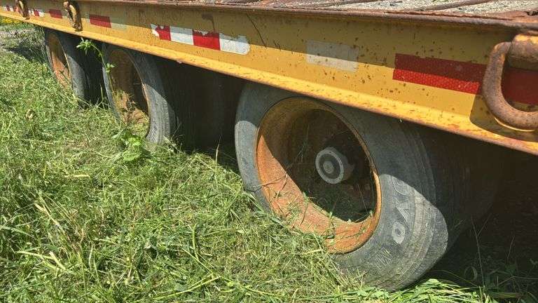 1998 Dynaweld 864 Flatbed Trailer, 24 ft, 3 Axles