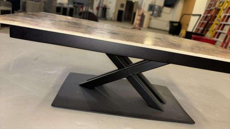 Metal & Melamine Serving Bases