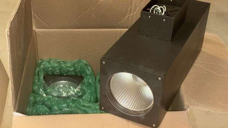 Box of 4 - FC Lighting Exterior Light Fixture, Model FCCSQ-618W-120V-4K, Type BB