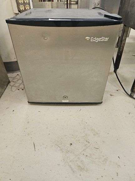 EdgeStar CRF150SS-1 Freestanding Freezer, Stainless Steel