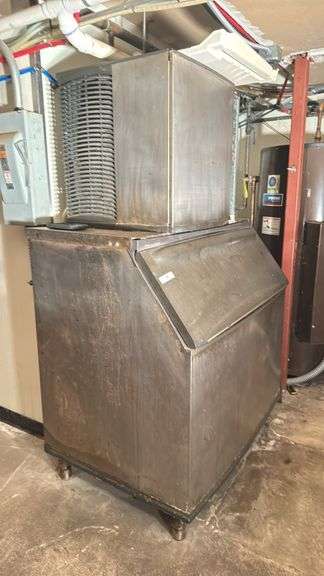 Manitowoc SY1005W Commercial Ice Maker, 77x41x35 inches, 208-230V, Serial: 110512871