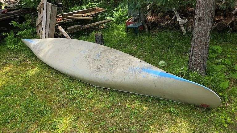 Fiberglass Canoe - Serial R148710280