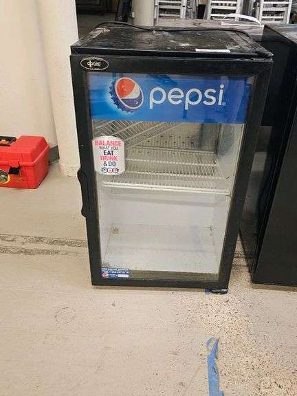 QBD DC6LP Commercial Beverage Cooler, 120V, Glass Door, Black
