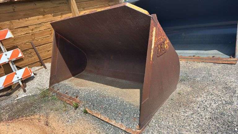 2001 EBI Loader Bucket for Cat
