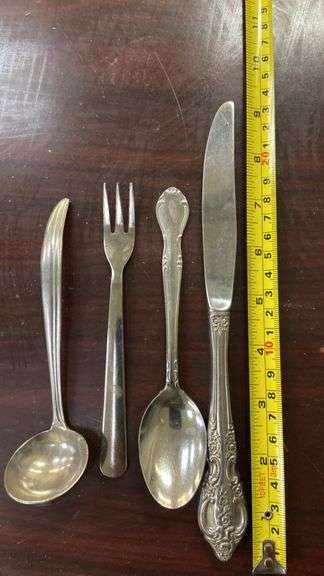 Large quantity of Silverware