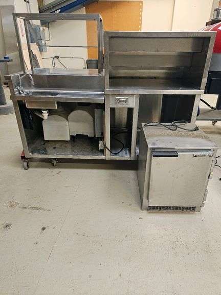 Beverage-Air UCR20 Commercial Beverage Station with Fridge