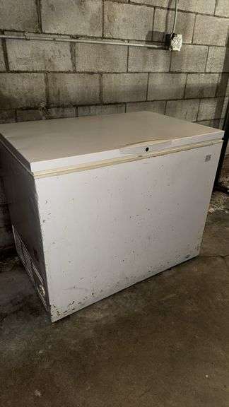 GE Chest Freezer, 15 cu ft, 43x27.5x35 in, White, Manual Defrost