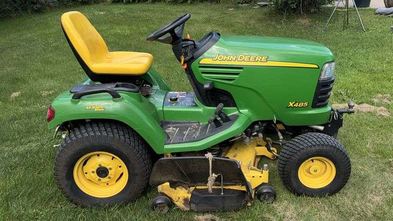 John Deere X485 Lawn Tractor, 54" Deck, 25 HP, 923 Hours