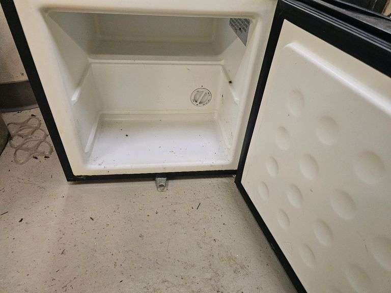 EdgeStar CRF150SS-1 Freestanding Freezer, Stainless Steel
