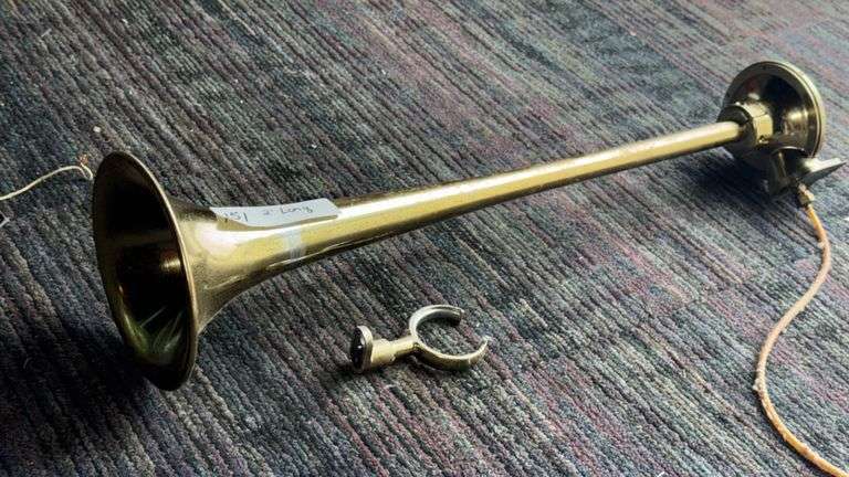 Long Horn, Includes Mounting Bracket