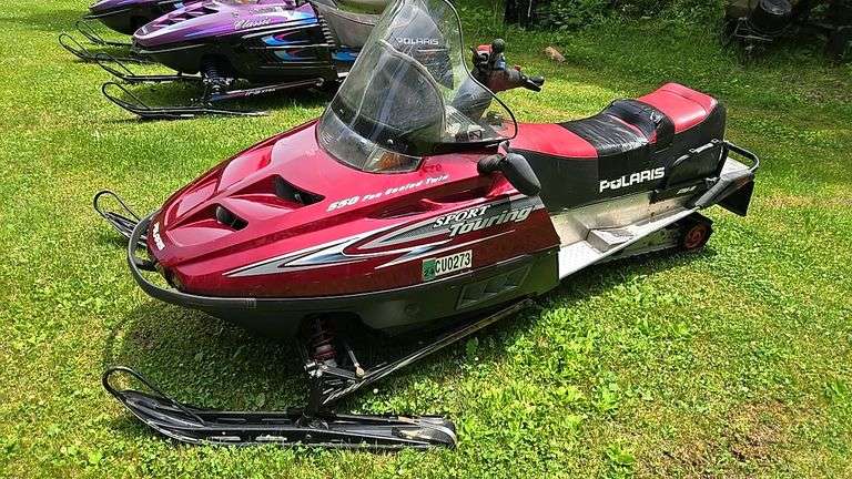 2001 Polaris Sport Touring Snowmobile, 550 Fan Cooled, 2001
