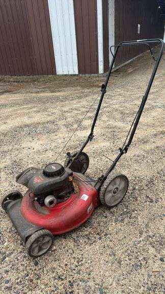Yard Machines Push Lawn Mower, 21" Cutting Width, Briggs & Stratton 158cc Engine