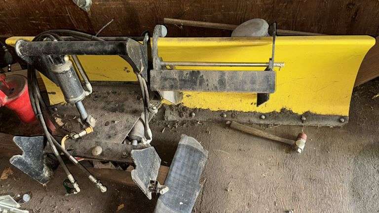 John Deere X485 Lawn Tractor, 54" Deck, 25 HP, 923 Hours