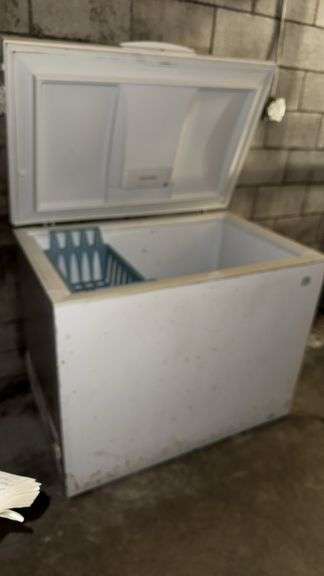 GE Chest Freezer, 15 cu ft, 43x27.5x35 in, White, Manual Defrost