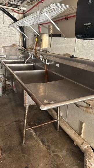 3 Compartment Stainless Steel Commercial Sink, 10' x 29" x 47.9", Drainboard