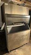 Manitowoc B970 Ice Maker and Storage Bin, 710 lbs Storage, 48"x33"x77.5"