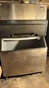Manitowoc B970 Ice Maker and Storage Bin, 710 lbs Storage, 48"x33"x77.5"