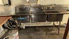 3 Compartment Stainless Steel Commercial Sink, 10' x 29" x 47.9", Drainboard
