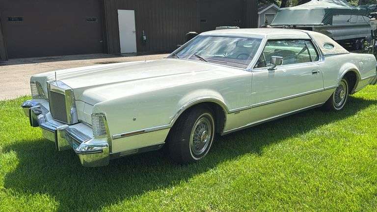 1975 Lincoln Continental Mark IV, Luxury Coupe, LIp Stick. AdditionVIN: 5Y89A854124