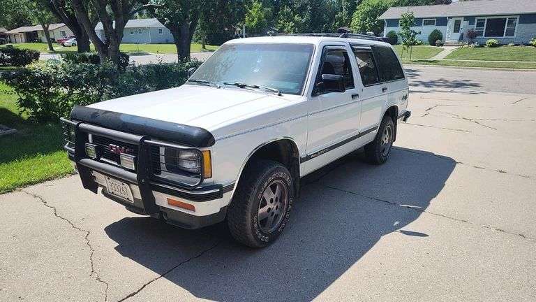 1992 GMC S15 Jimmy SUV, 4WD, 132k Miles, White VIN 1GKDT13Z9N2512493