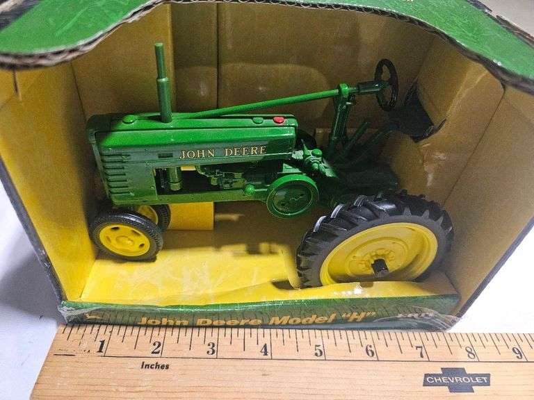 John Deere Model "H" Die-Cast Tractor by Ertl, 1:16 Scale