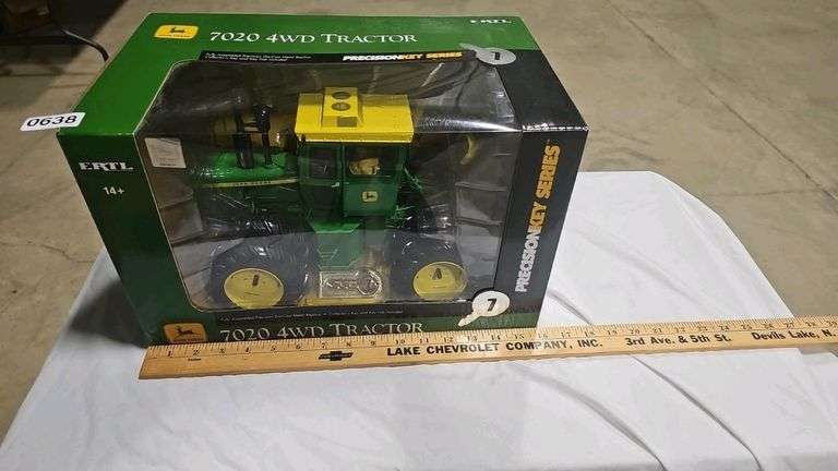 John Deere 7020 4WD Tractor Scale Model 1:16 by Ertl