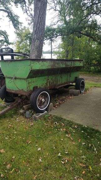 Green Metal Grain Wagon/Gravity Wagon