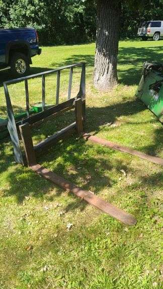 Skid Steer Pallet Fork Attachment, 4,000 lbs Capacity, 42" Fork Length
