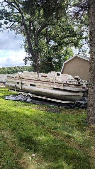 1998 Weeres Fisherman Deluxe 20 Pontoon Boat, Johnson Engine J50PLSOC, Trailer