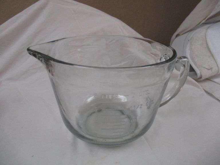 MEASURING CUP