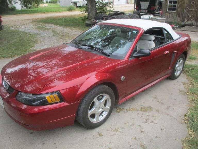 FORD MUSTANG CONVERTIBLE