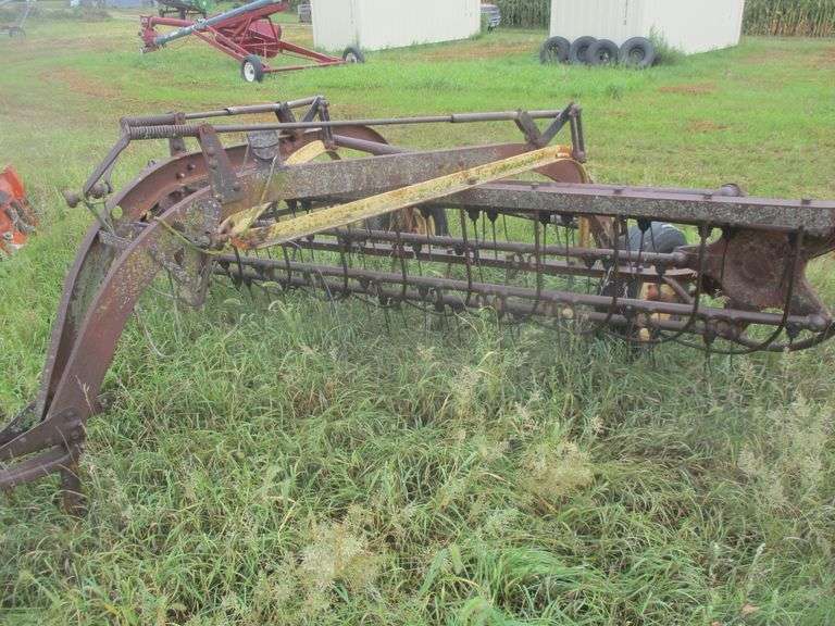 NEW HOLLAND RAKE