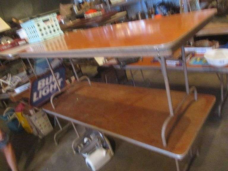 FOLDING TABLES