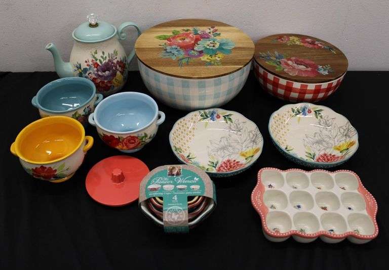 Pioneer Woman Ceramic Collection