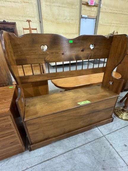 200 - 31 wooden bench toy chest
