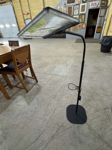 159 - 13 floor magnifying glass