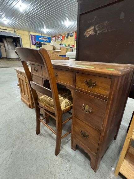 200 - 23 knee hole maple desk with dovetail drawers and chair