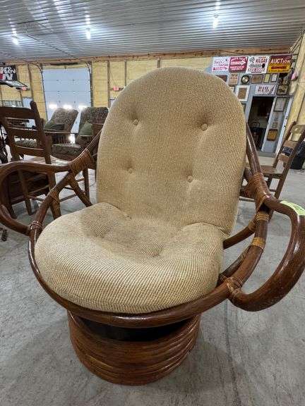 200 - 16 rattan swivel chair with natural colored cushion