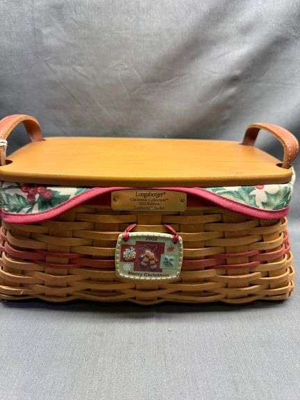 Longaberger 2002 Christmas Collection Traditions Basket with lid, liner, protector and tie-on, produ