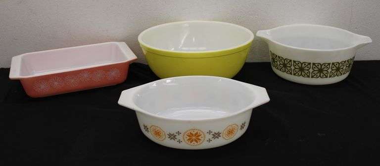 Vintage Pyrex Dishes
