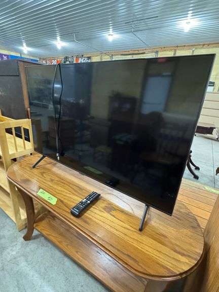 200 - 20 Samsung 43" smart tv with remote