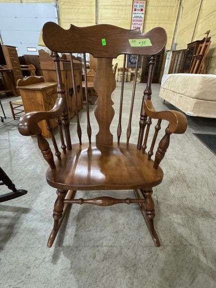 200 - 39 solid wood rocker Colonial style