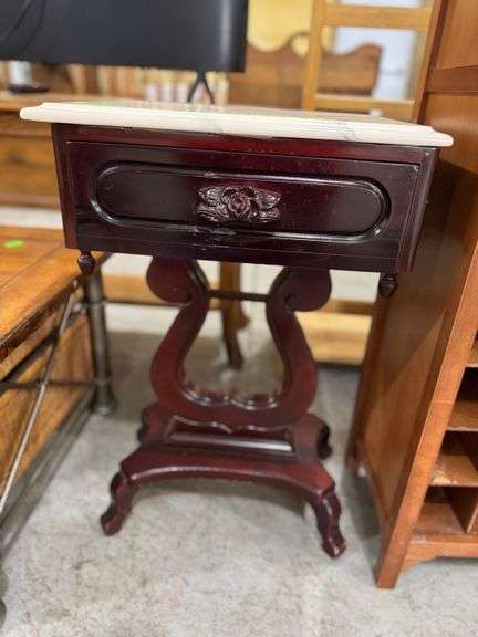159 -10 Victorian style mahogany lyre marble-top accent table