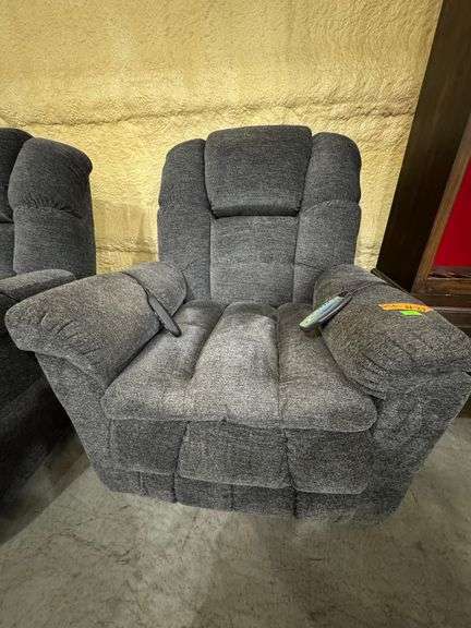 Reclining lift chair with heat and vibration. Adjustable head rest. Clean.