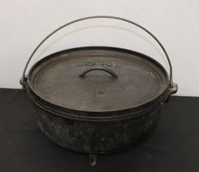 Lodge Cast Iron Dutch Oven