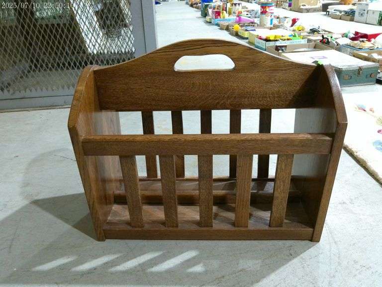 300 - 10 Solid oak magazine rack